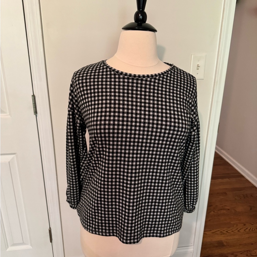 Old Navy. Size XL. Polyester/rayon/spandex blend. Black and white gingham
